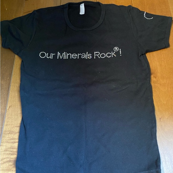 Short sleeves tee from Jane Iredale - Picture 3 of 4